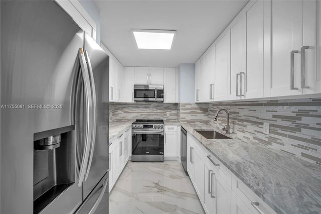 5600 N Flagler Drive 304, West Palm Beach, FL 33407
