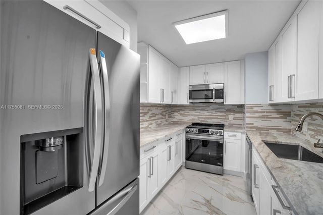 5600 N Flagler Drive 304, West Palm Beach, FL 33407