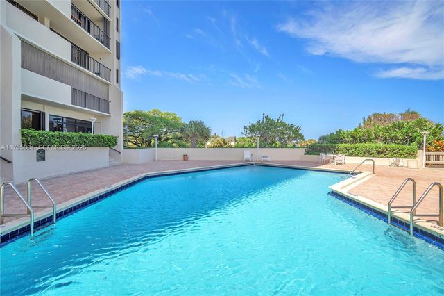 5600 N Flagler Drive 304, West Palm Beach, FL 33407