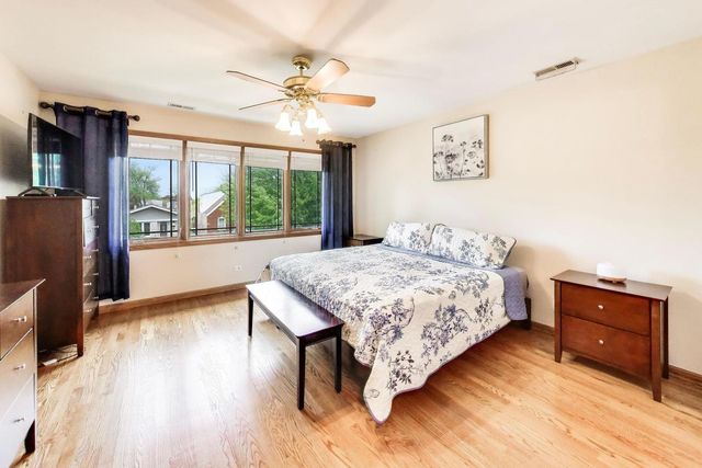 5038 N Rutherford Avenue, Chicago, IL 60656