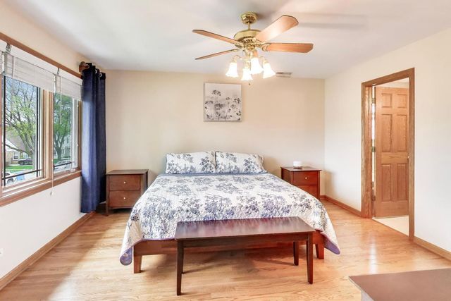 5038 N Rutherford Avenue, Chicago, IL 60656