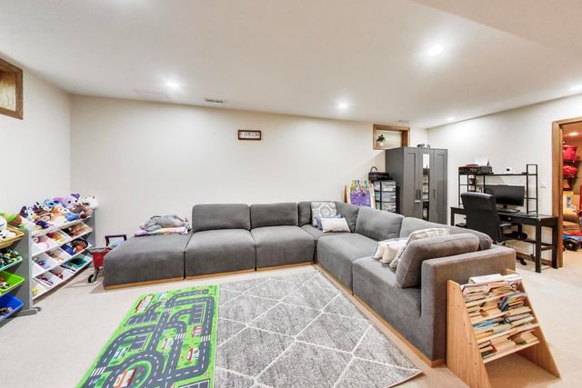 5038 N Rutherford Avenue, Chicago, IL 60656