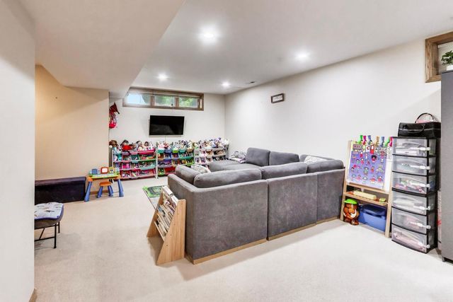 5038 N Rutherford Avenue, Chicago, IL 60656