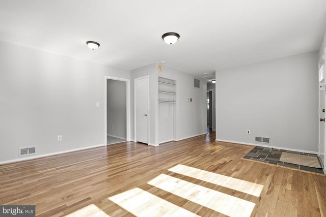 909 1ST ST, Rockville, MD 20850