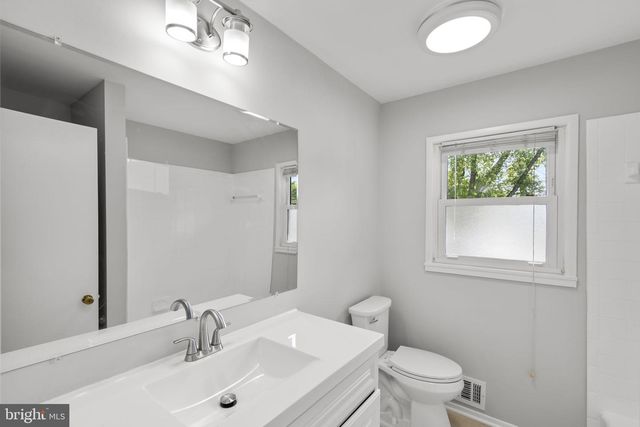 909 1ST ST, Rockville, MD 20850