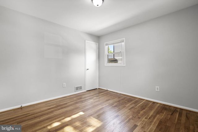 909 1ST ST, Rockville, MD 20850