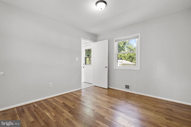 909 1ST ST, Rockville, MD 20850