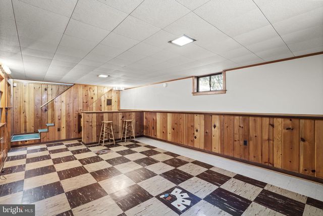 909 1ST ST, Rockville, MD 20850