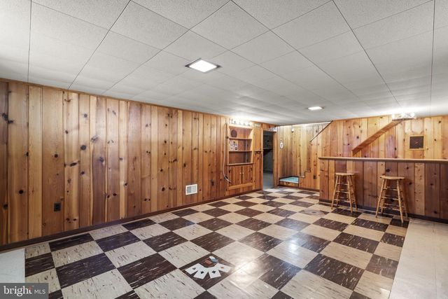 909 1ST ST, Rockville, MD 20850