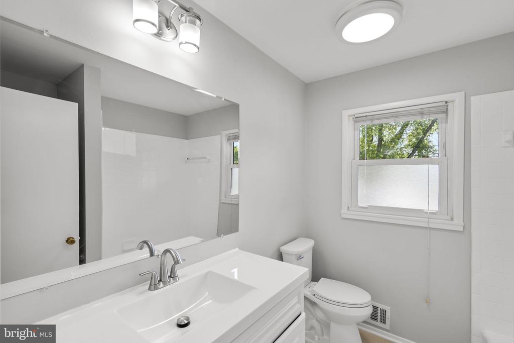 Image 17 of property listing at 909 1ST ST, Rockville, MD 20850