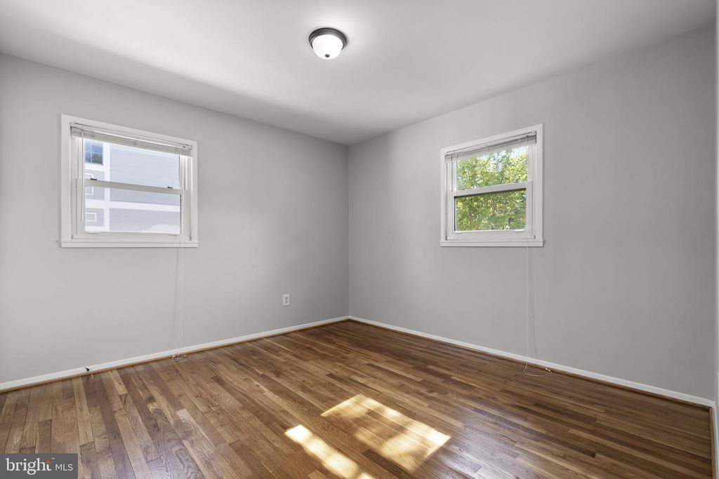Image 19 of property listing at 909 1ST ST, Rockville, MD 20850