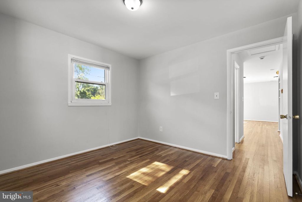 Image 20 of property listing at 909 1ST ST, Rockville, MD 20850