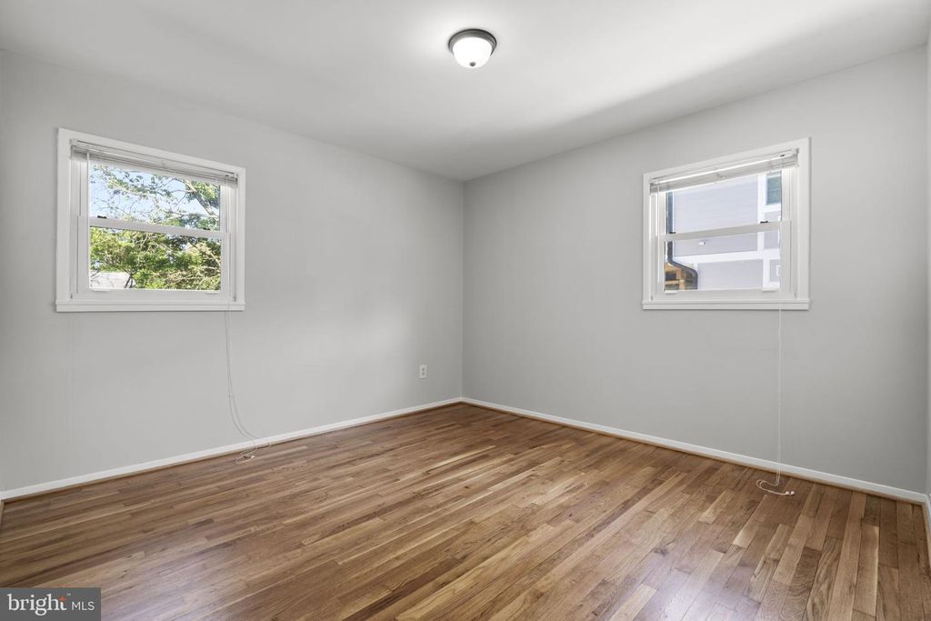Image 22 of property listing at 909 1ST ST, Rockville, MD 20850