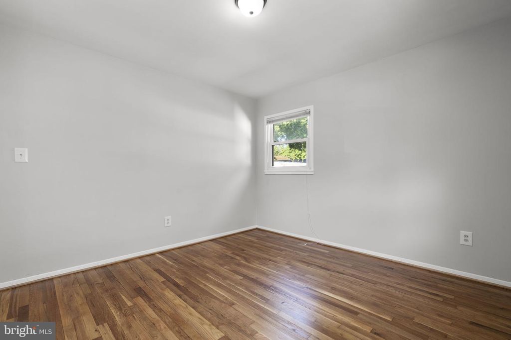Image 24 of property listing at 909 1ST ST, Rockville, MD 20850