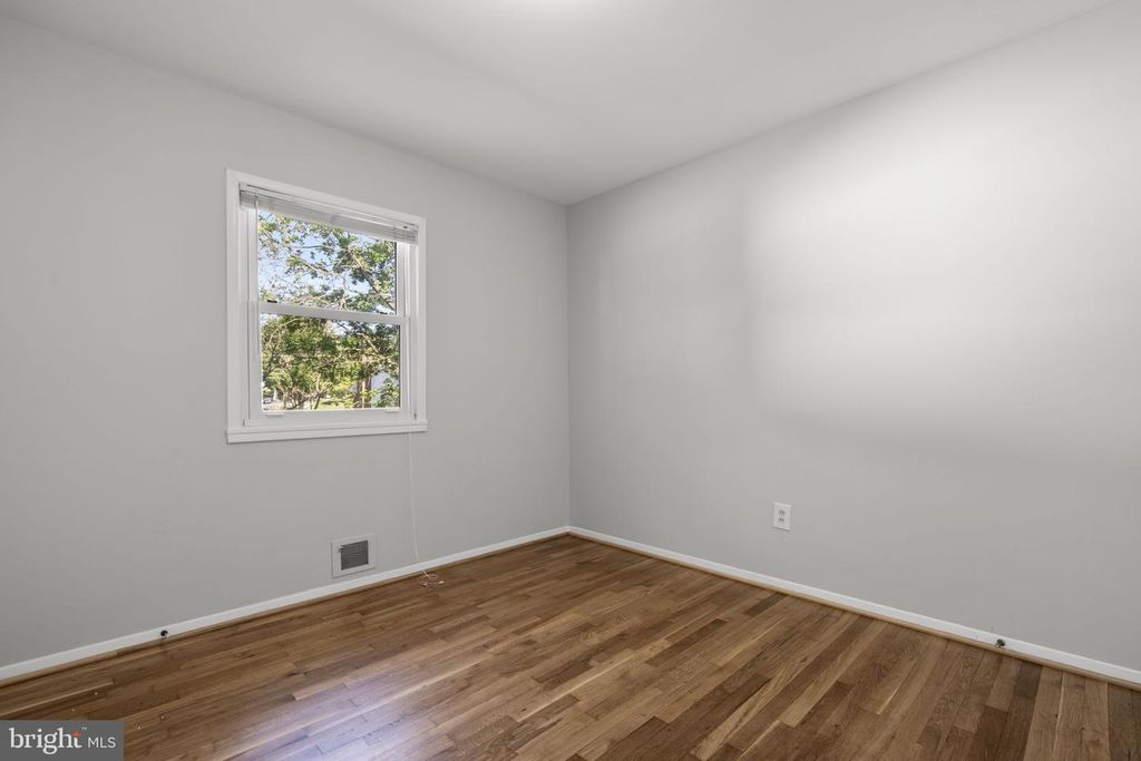 Image 26 of property listing at 909 1ST ST, Rockville, MD 20850