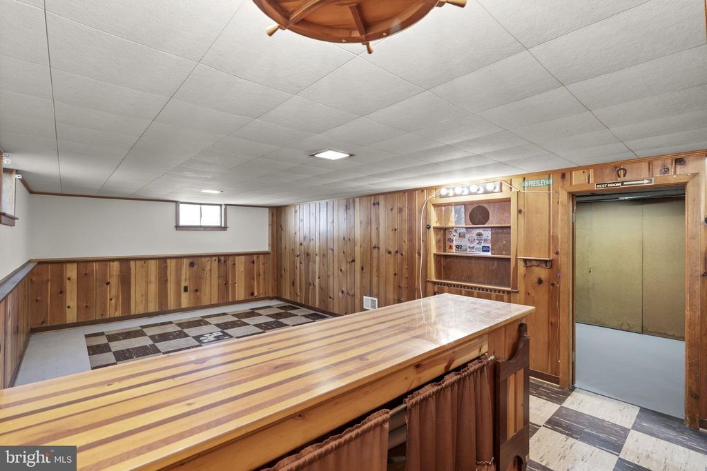 Image 30 of property listing at 909 1ST ST, Rockville, MD 20850