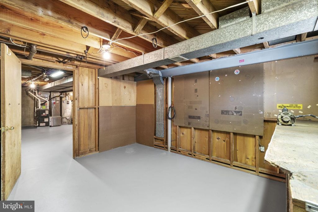 Image 35 of property listing at 909 1ST ST, Rockville, MD 20850