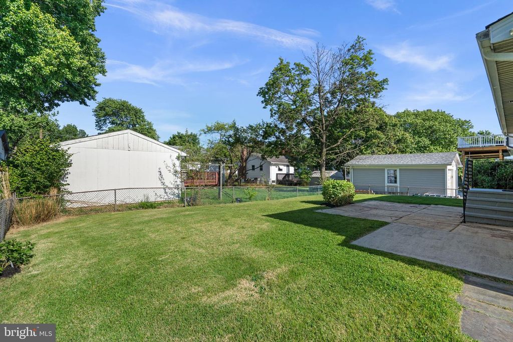 Image 42 of property listing at 909 1ST ST, Rockville, MD 20850