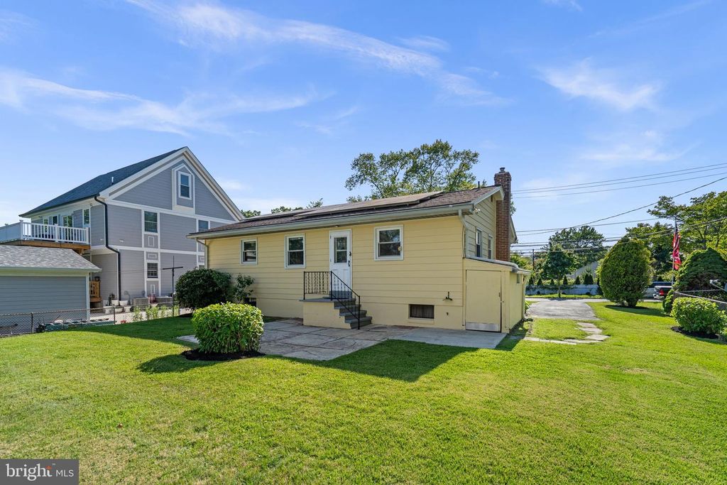 Image 43 of property listing at 909 1ST ST, Rockville, MD 20850