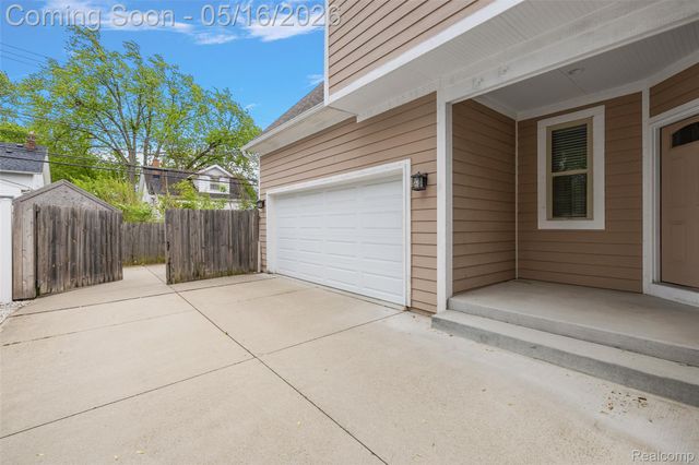 215 La Plaza Court, Royal Oak, MI 48073
