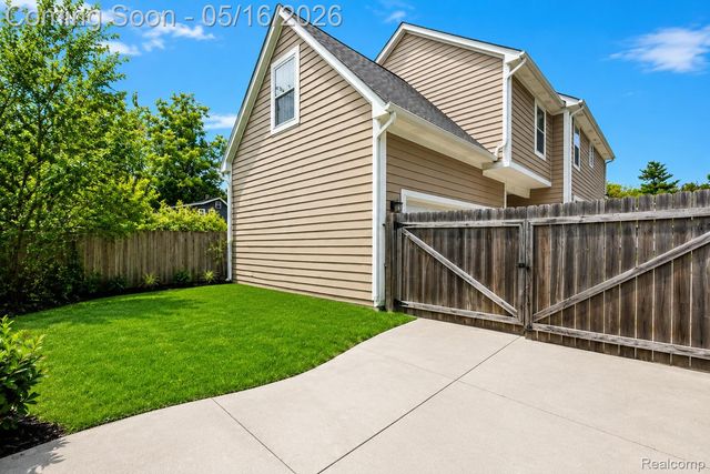 215 La Plaza Court, Royal Oak, MI 48073