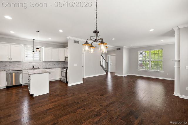 215 La Plaza Court, Royal Oak, MI 48073