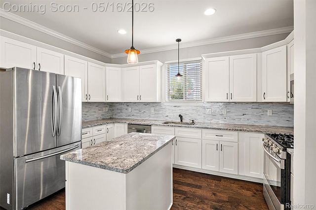 215 La Plaza Court, Royal Oak, MI 48073