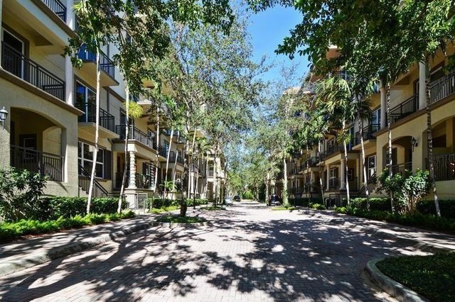 2625 NE 14th Avenue 401, Wilton Manors, FL 33334