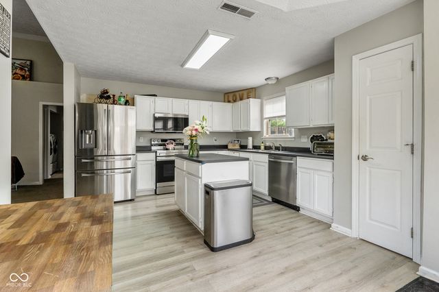 1259 Crisfield Circle, Greenwood, IN 46142