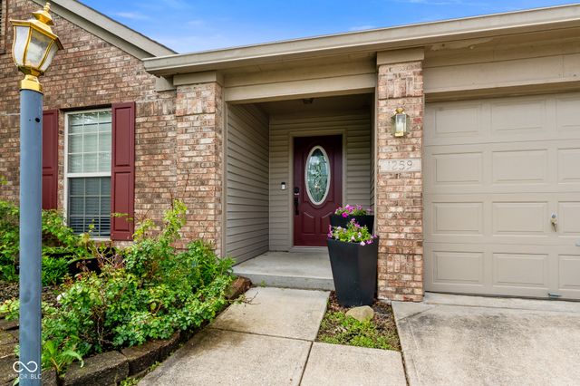 1259 Crisfield Circle, Greenwood, IN 46142