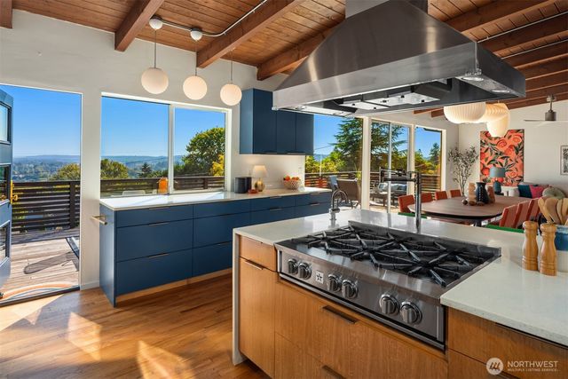 7282 S 135th Street, Seattle, WA 98178