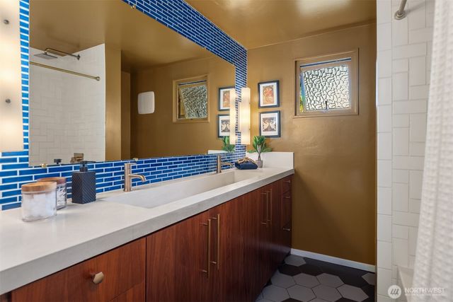 7282 S 135th Street, Seattle, WA 98178