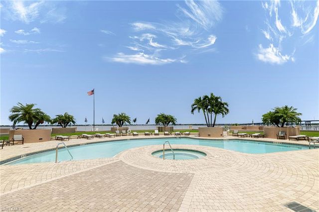2090 W First ST E705, Fort Myers, FL 33901