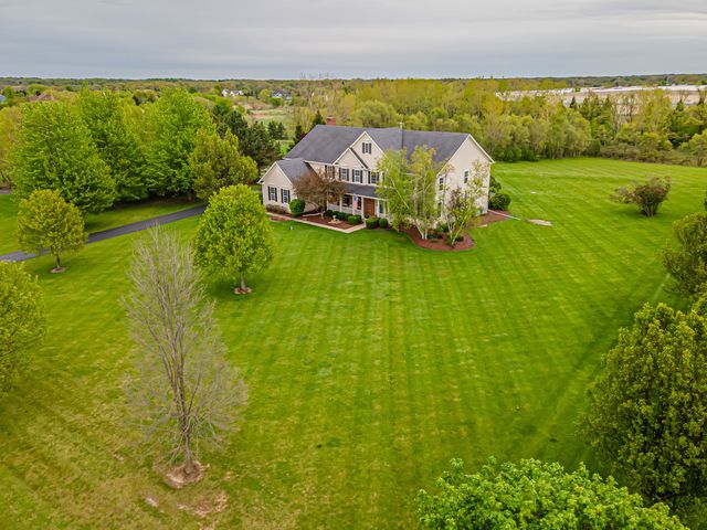 28309 W Savannah Trail, Lake Barrington, IL 60010