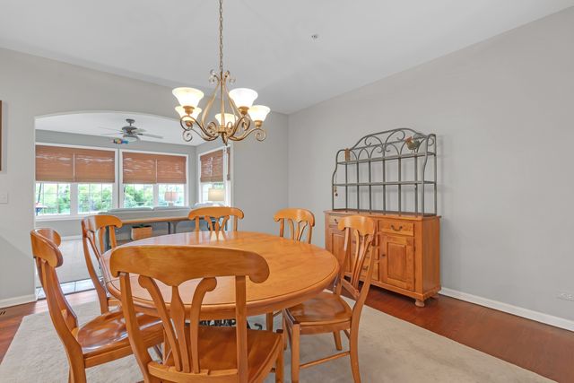 28309 W Savannah Trail, Lake Barrington, IL 60010
