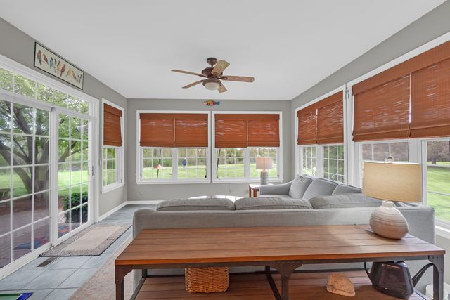28309 W Savannah Trail, Lake Barrington, IL 60010