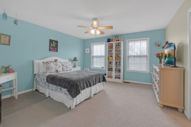 28309 W Savannah Trail, Lake Barrington, IL 60010