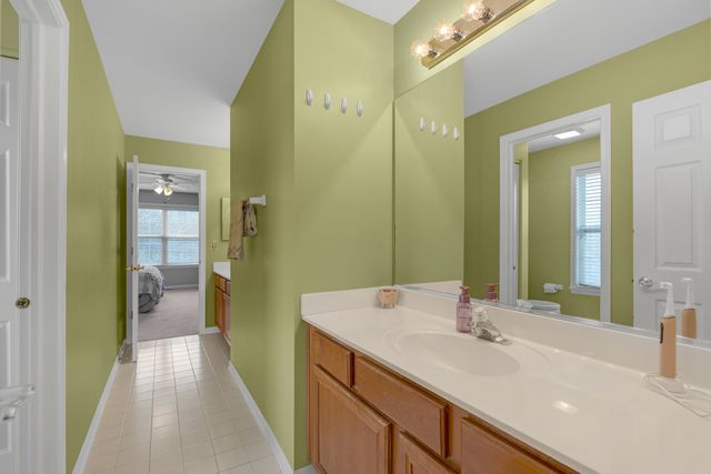 28309 W Savannah Trail, Lake Barrington, IL 60010
