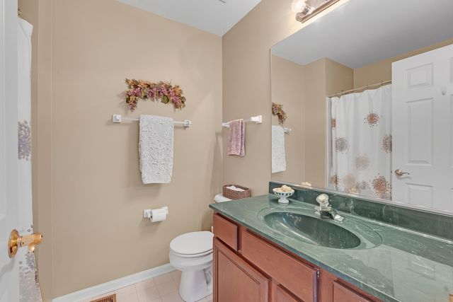 28309 W Savannah Trail, Lake Barrington, IL 60010