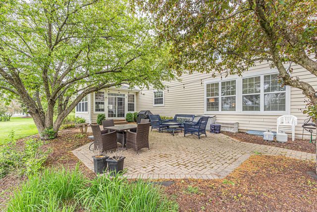 28309 W Savannah Trail, Lake Barrington, IL 60010