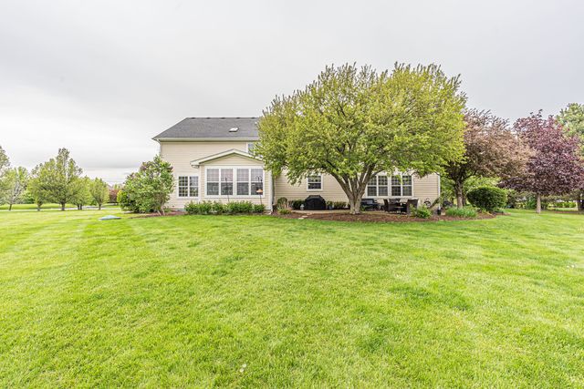 28309 W Savannah Trail, Lake Barrington, IL 60010
