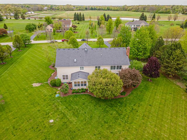 28309 W Savannah Trail, Lake Barrington, IL 60010