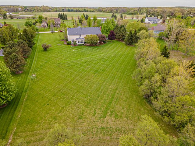28309 W Savannah Trail, Lake Barrington, IL 60010