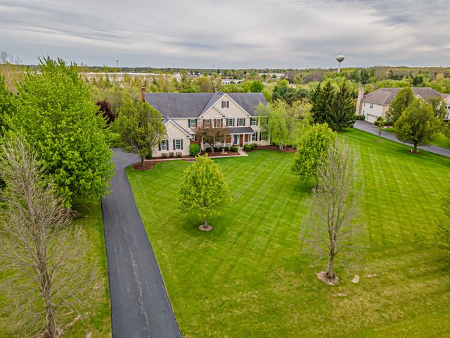 28309 W Savannah Trail, Lake Barrington, IL 60010