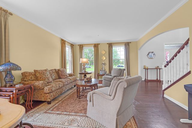 28309 W Savannah Trail, Lake Barrington, IL 60010