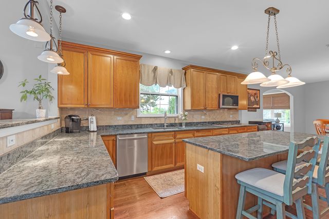 28309 W Savannah Trail, Lake Barrington, IL 60010