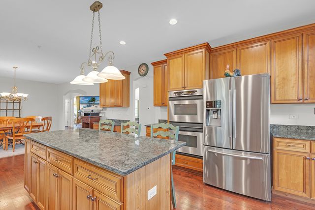 28309 W Savannah Trail, Lake Barrington, IL 60010