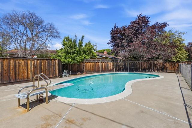 807 Cathedral Drive, Sunnyvale, CA 94087