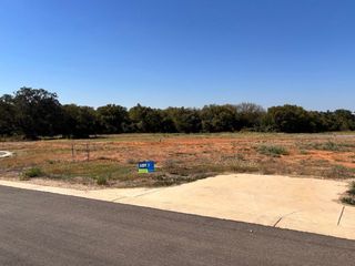 208 Acadia BND, Elgin, TX 78621