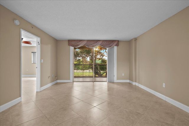 4734 Lucerne Lakes Boulevard E 302, Lake Worth, FL 33467